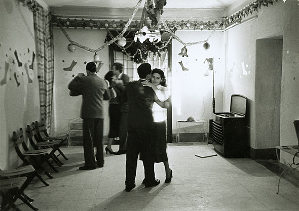Vintage couple enjoying dance party in room.