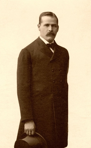 Harry Longabaugh| The Sundance Kid Harry Longabaugh's portrait showing mustache.