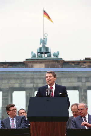 ronald reagan berlin wall ronald reagan speech 1987 berlin wall brandenburg gate